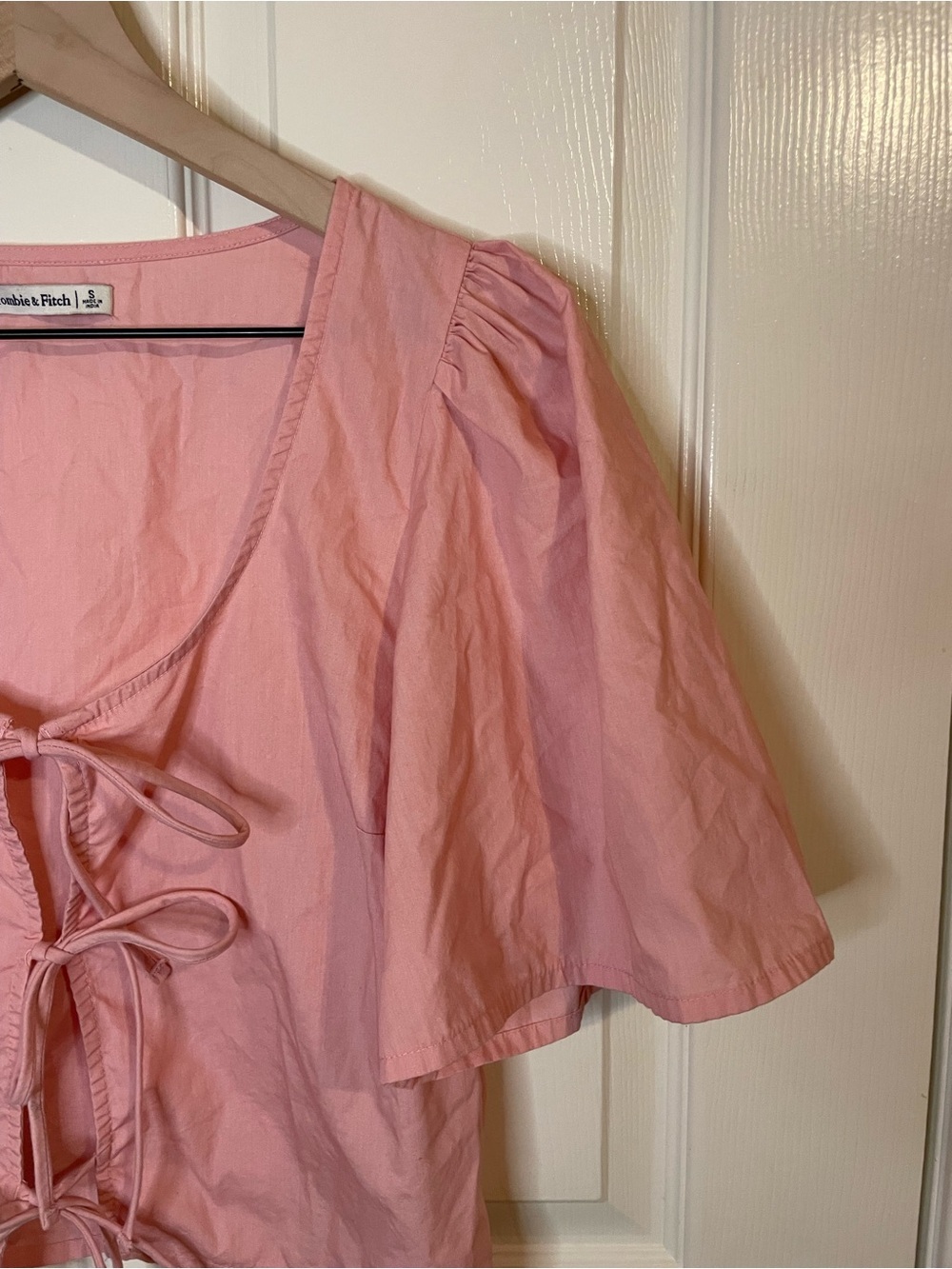 Abercrombie & Fitch Puff Sleeve Tie Up Blouse in Baby Pink Size Small - Picture 4 of 8